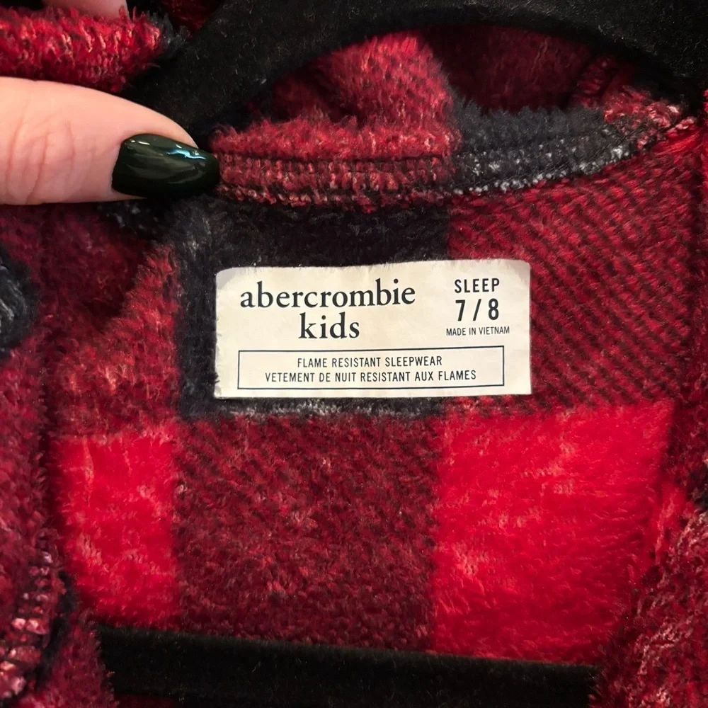 Abercrombie Kids Sleep Red Black Buffalo Plaid Fuzzy Hooded Robe Unisex Size 7/8